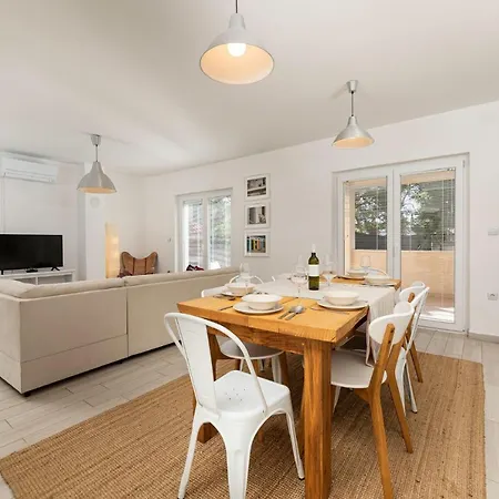 ヴィラ Nera Rasopasno