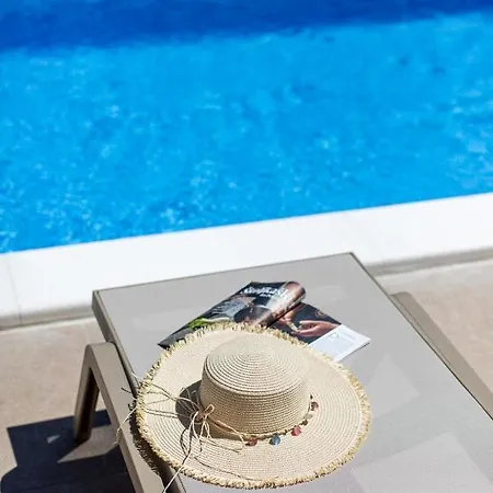 ヴィラ Nera Rasopasno