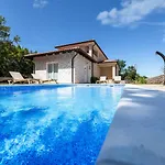 Nera Βίλα